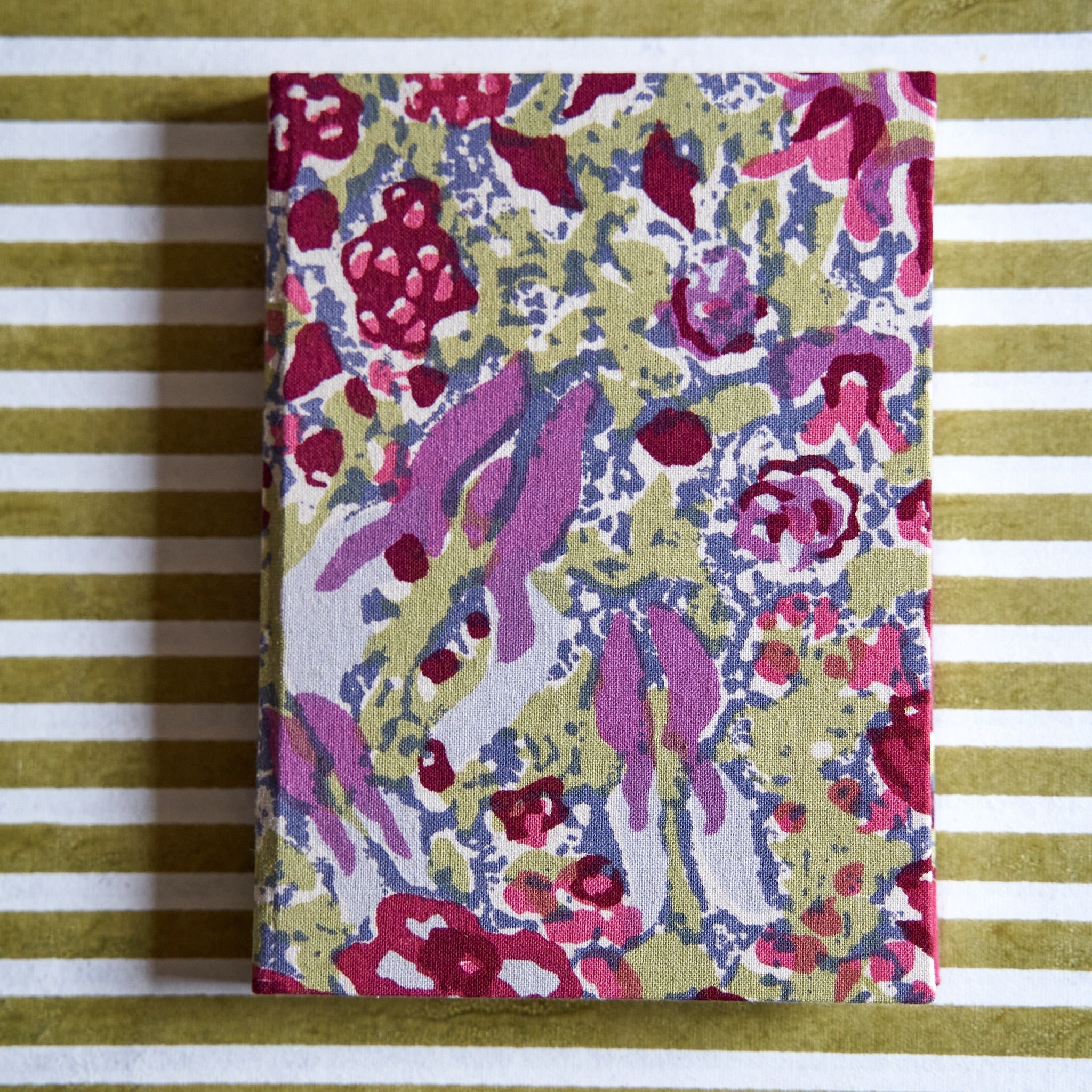 couleur-nature-jardin-carnet-rouge-gris-tissu-recycl image 3