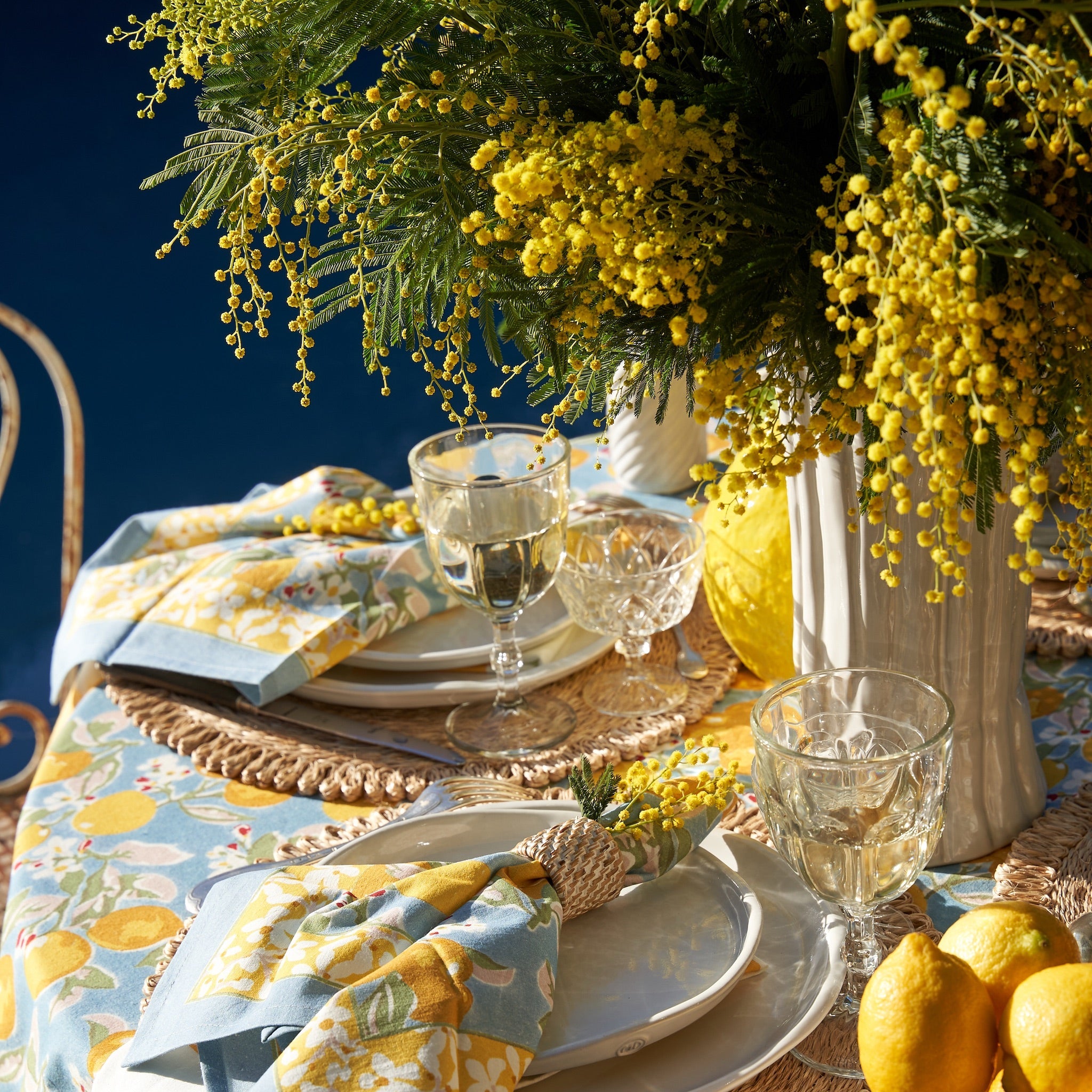 couleur-nature-citron-bleu-nappe-jaune-bleu-71x106 image 2