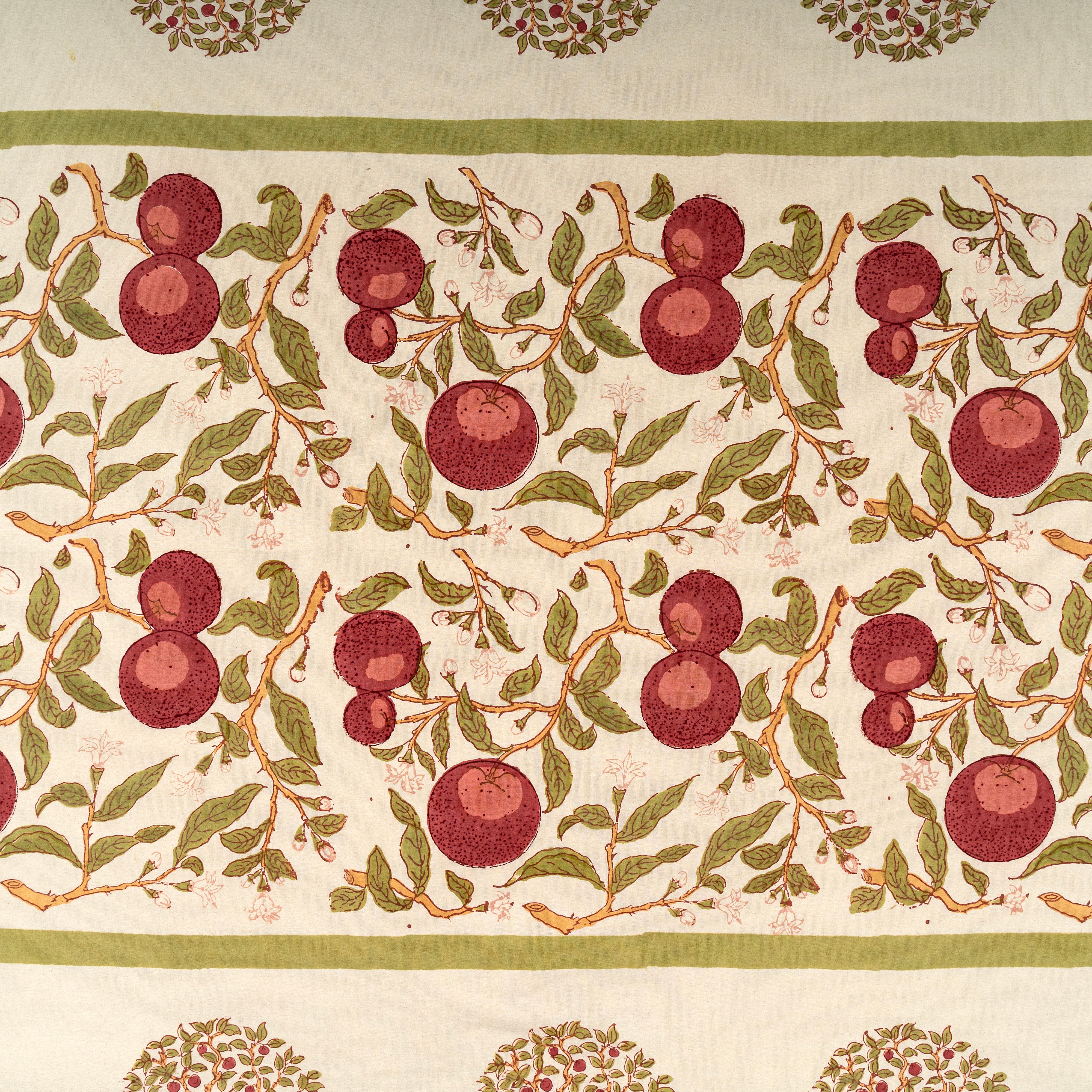 couleur-nature-orange-tree-nappe-imprim-e-rouge-vert image 5