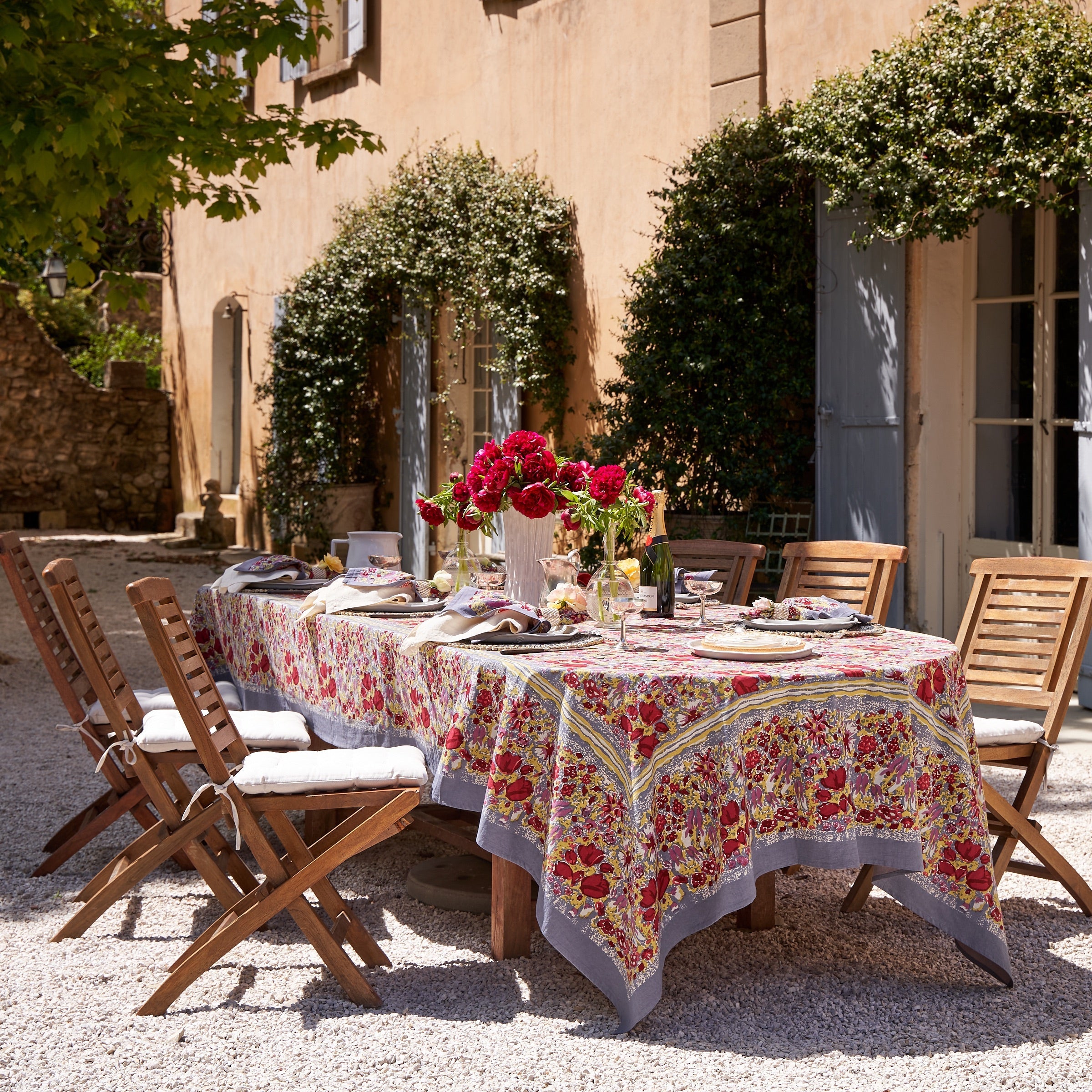 couleur-nature-jardin-nappe-rouge-gris-180x270-cm-6-8-pers image 1