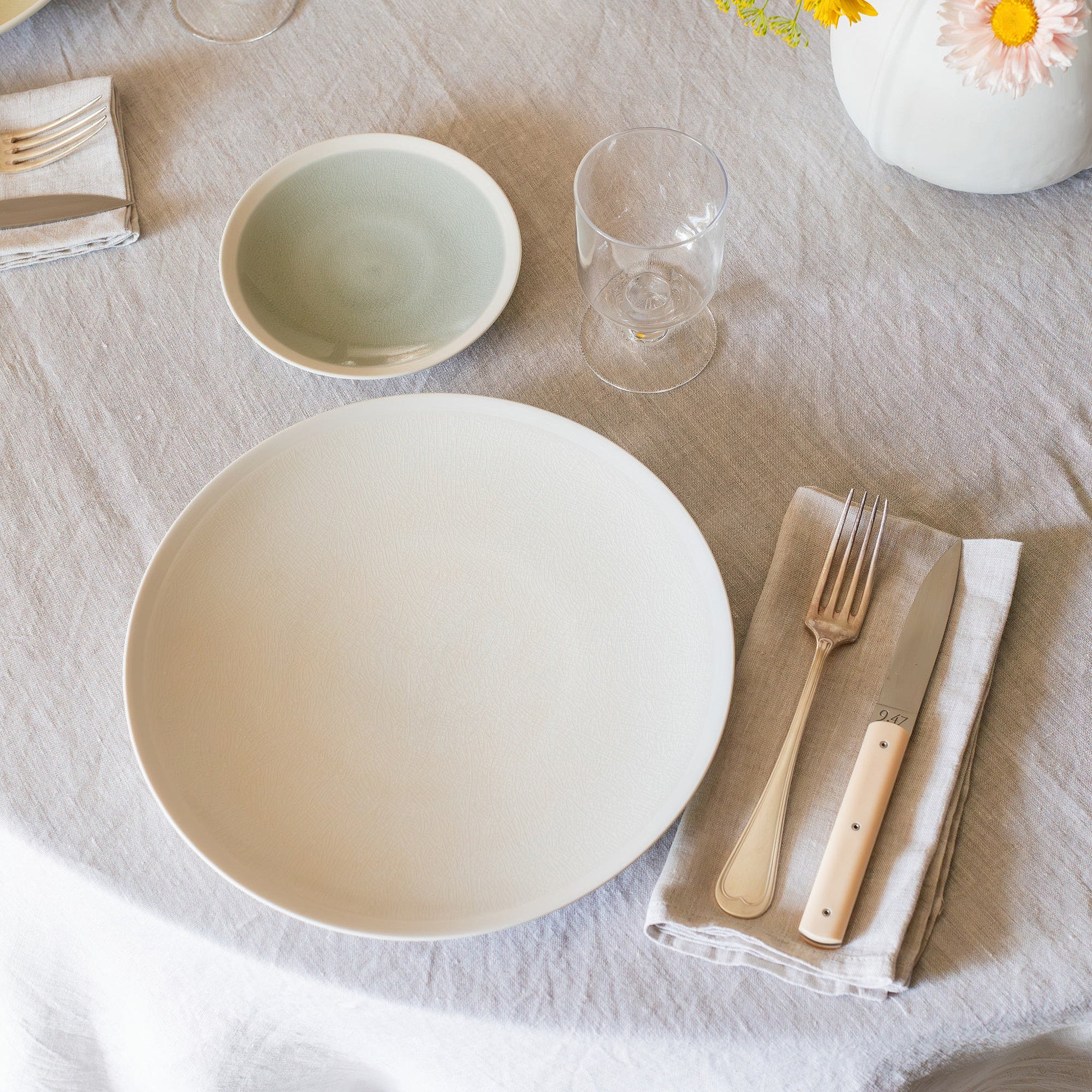 jars-maguelone-assiette-plate-quartz-c-ramique-craquel-e image 2