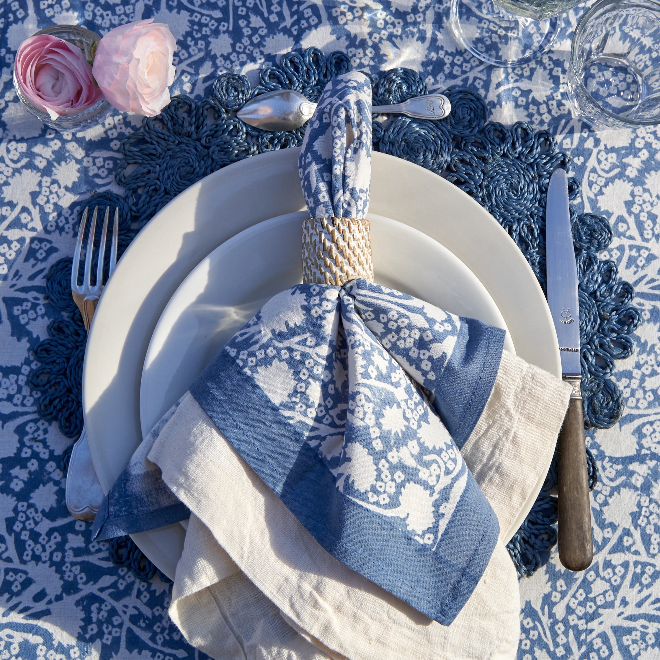 couleur-nature-daisy-jute-set-de-table-rond-bleu-jean-lot-4 image 3