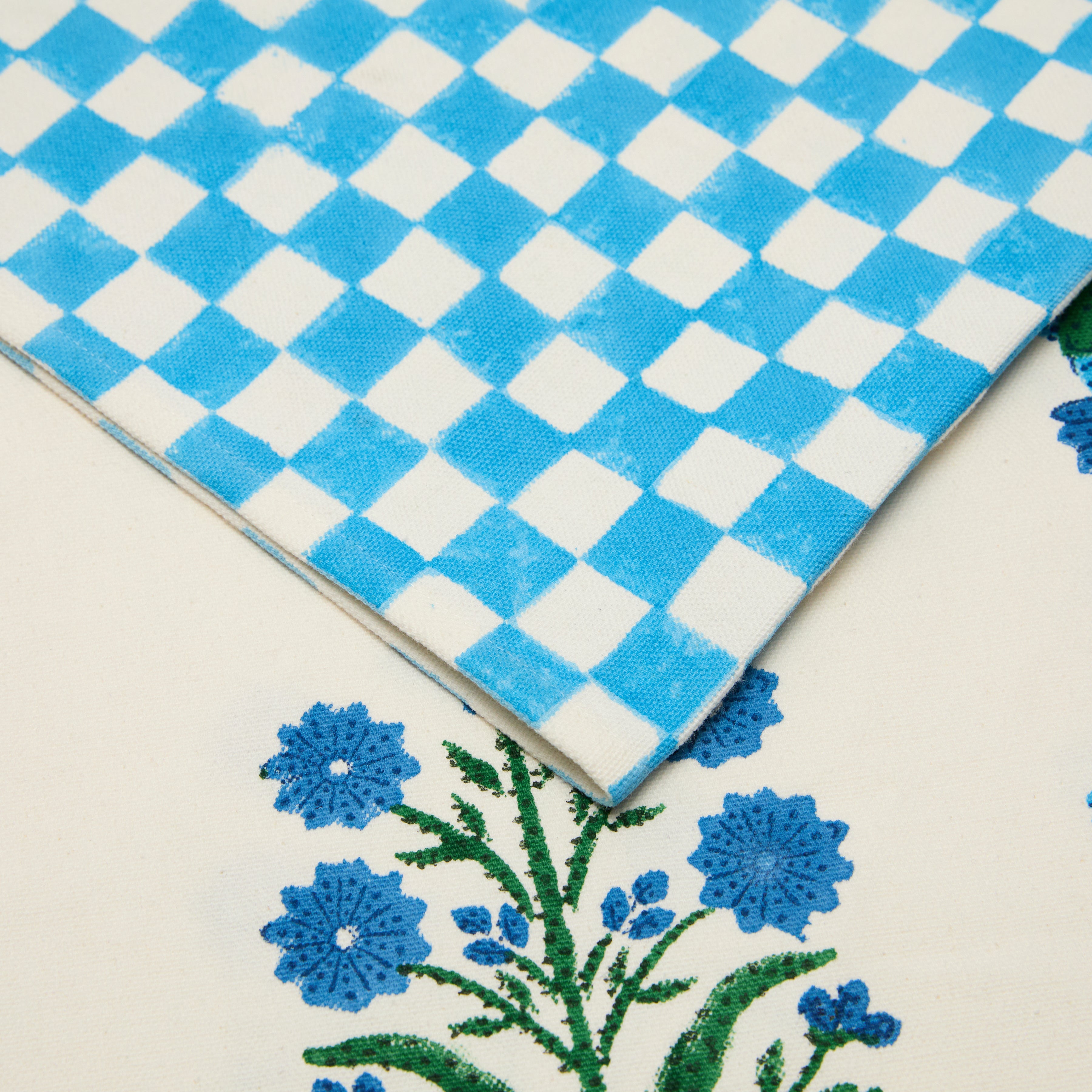 couleur-nature-jeu-de-singes-chemin-table-bleu-coton-16x72 image 4