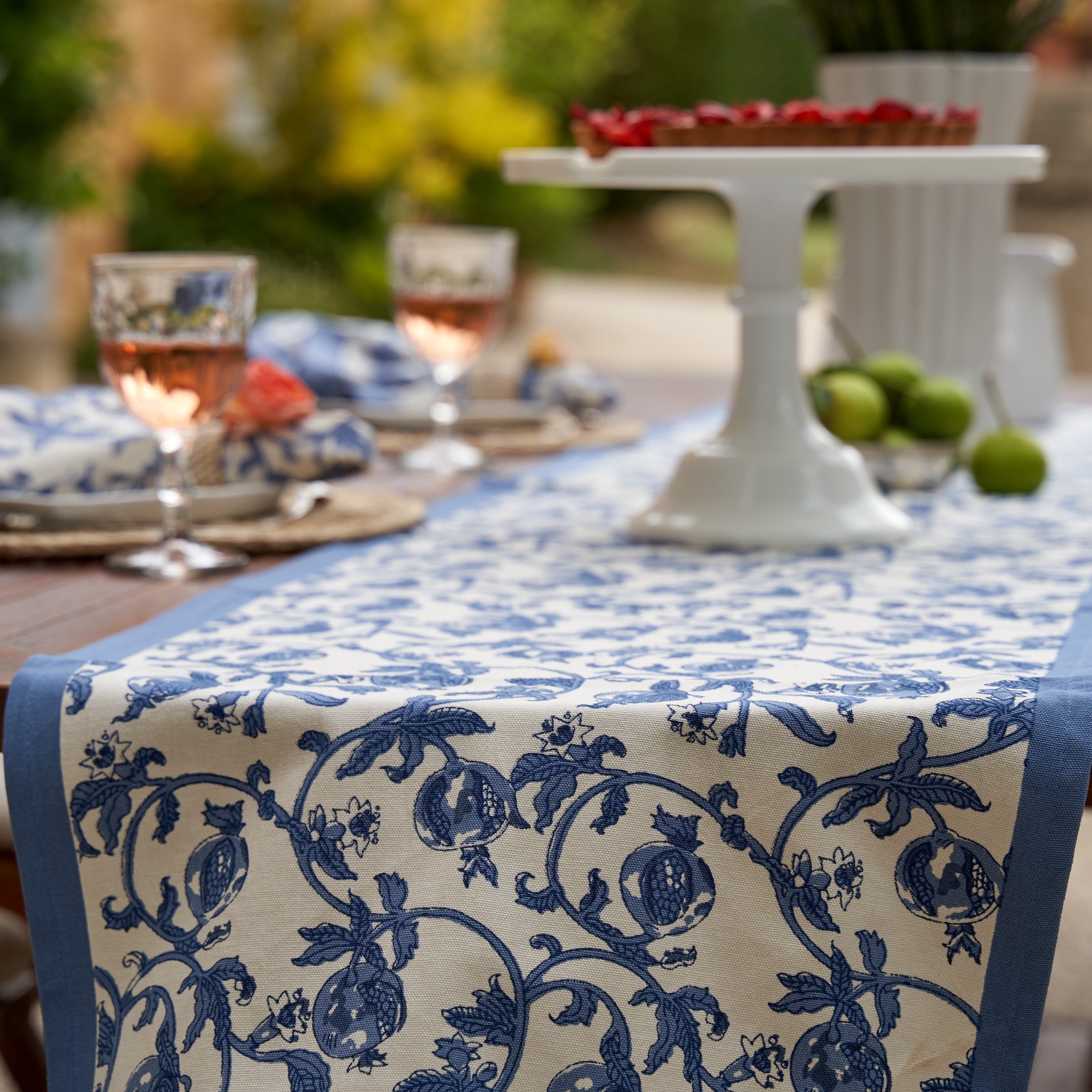couleur-nature-granada-chemin-de-table-bleu-40x180-cm image 4