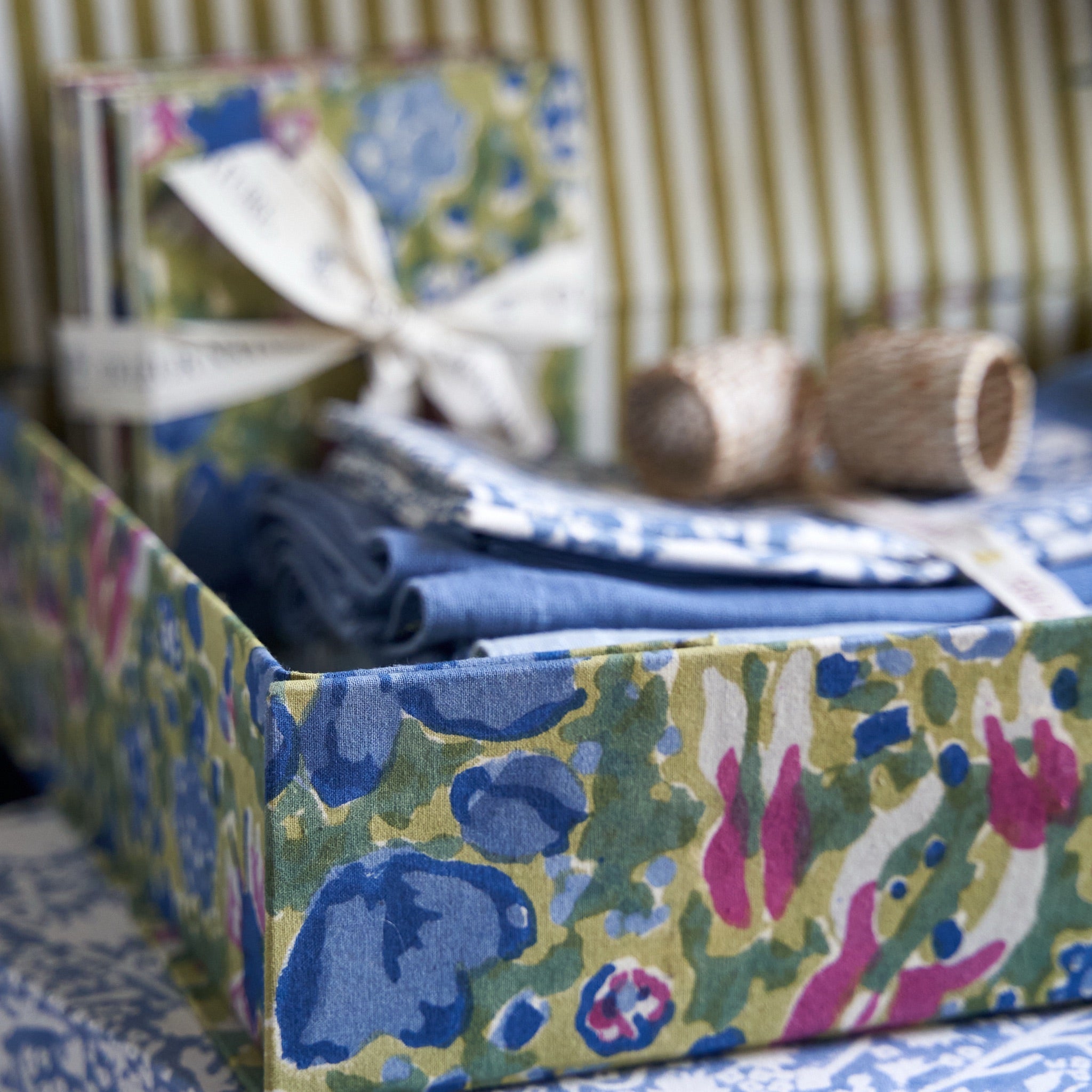 couleur-nature-jardin-bo-te-tr-sor-tissu-bleu-vert-cadeau image 2
