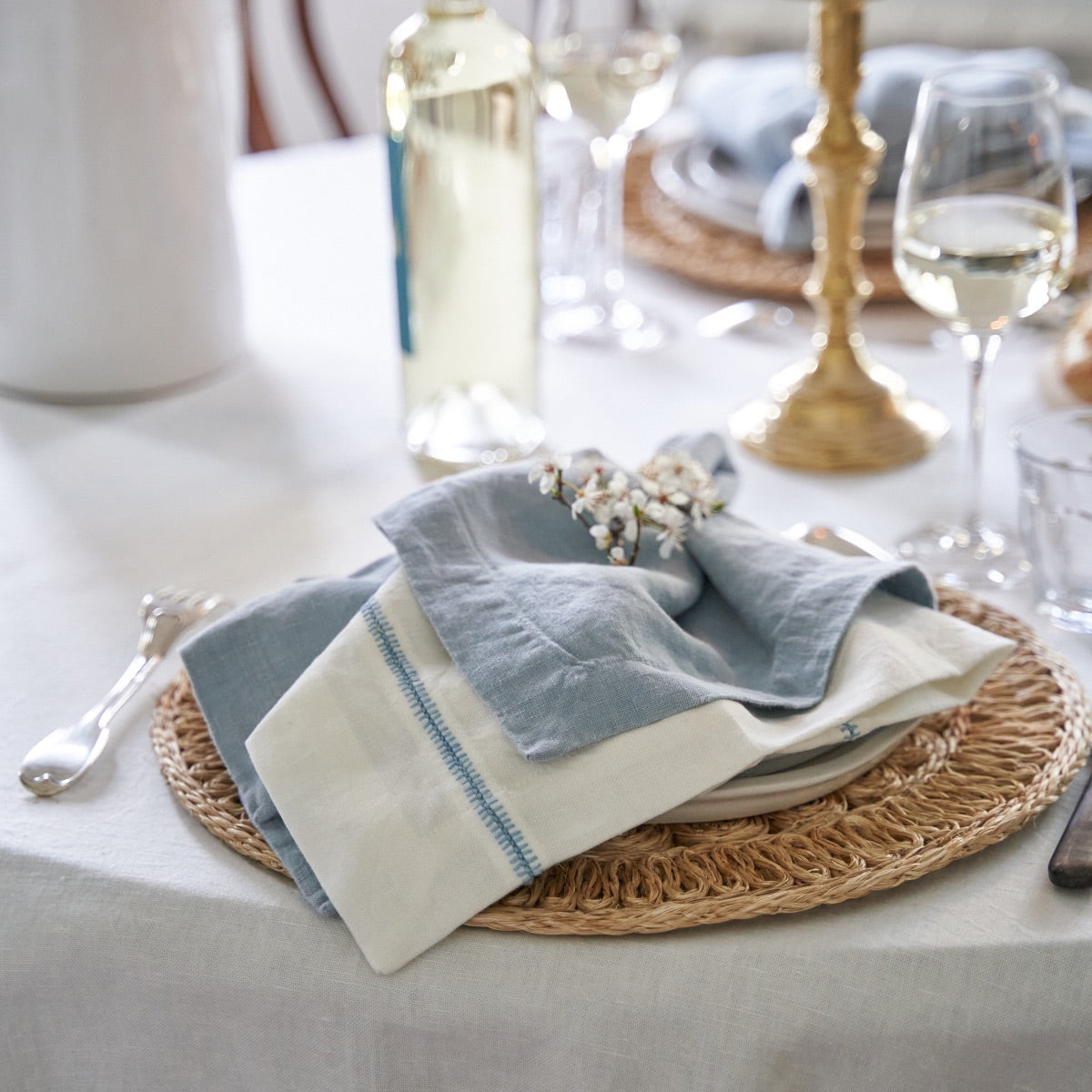 couleur-nature-embroidery-lot-4-serviettes-blanches-lin-belge image 2