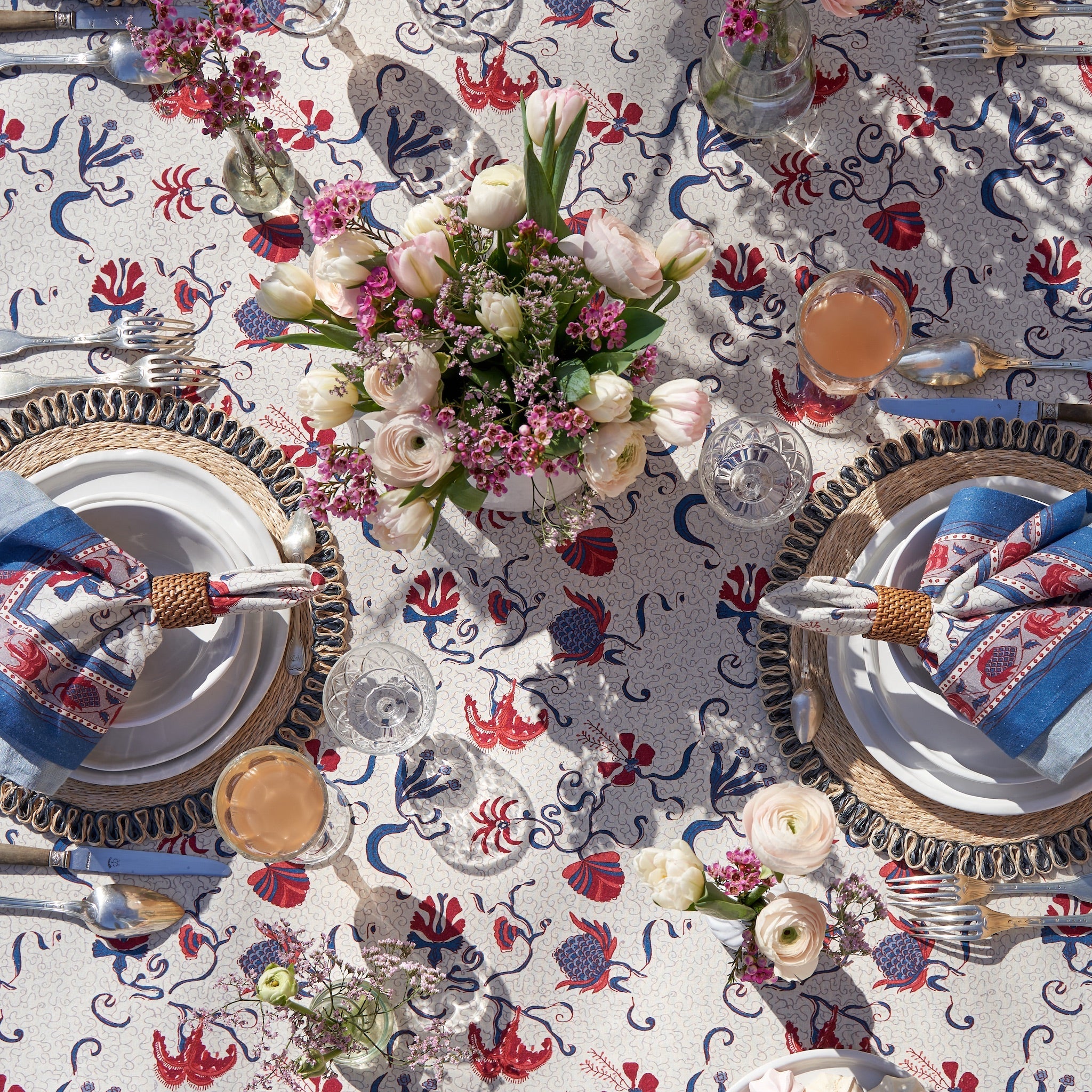couleur-nature-fleur-des-indes-nappe-coton-bleu-rouge-rectangle image 3