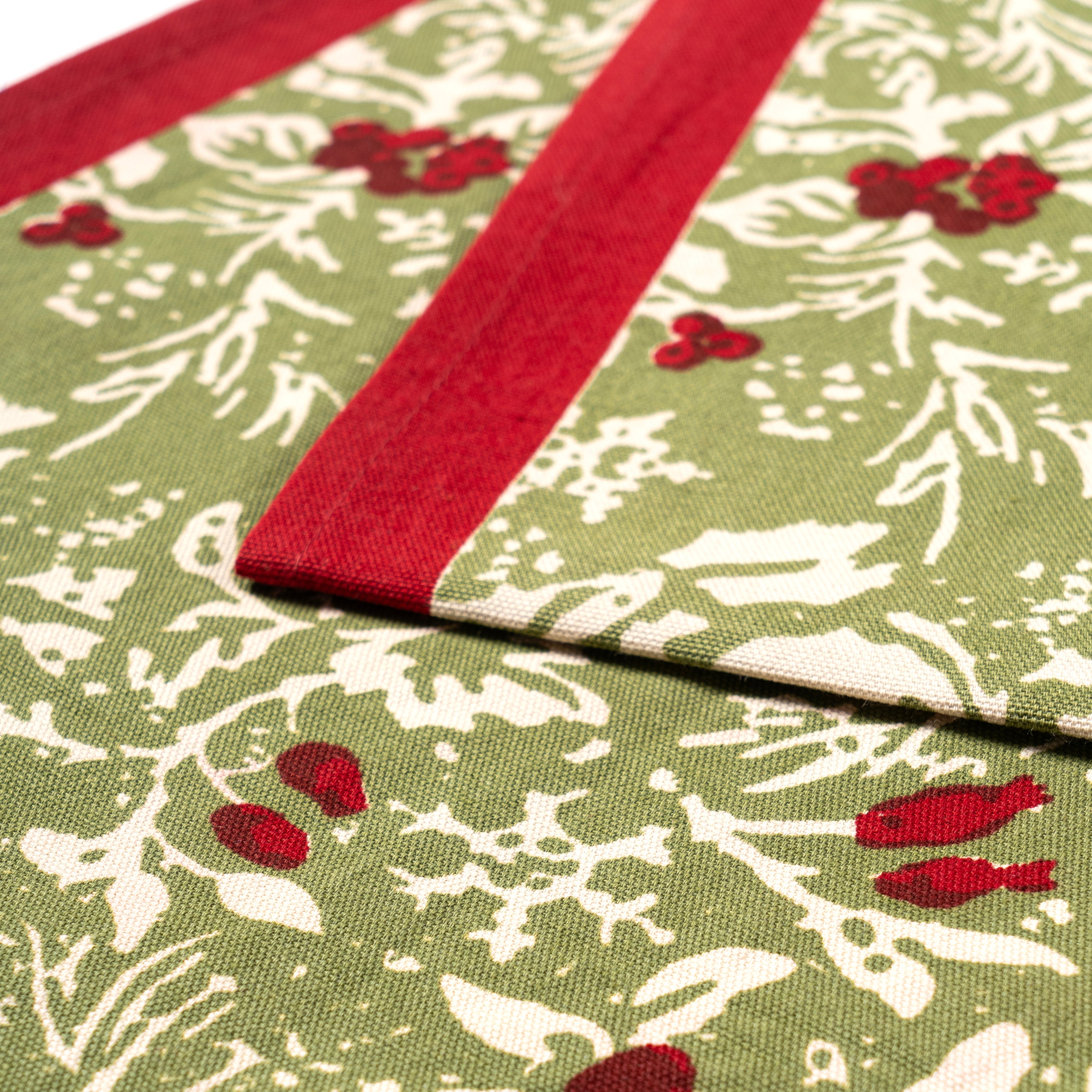 couleur-nature-baies-de-houx-chemin-de-table-rouge-vert image 3