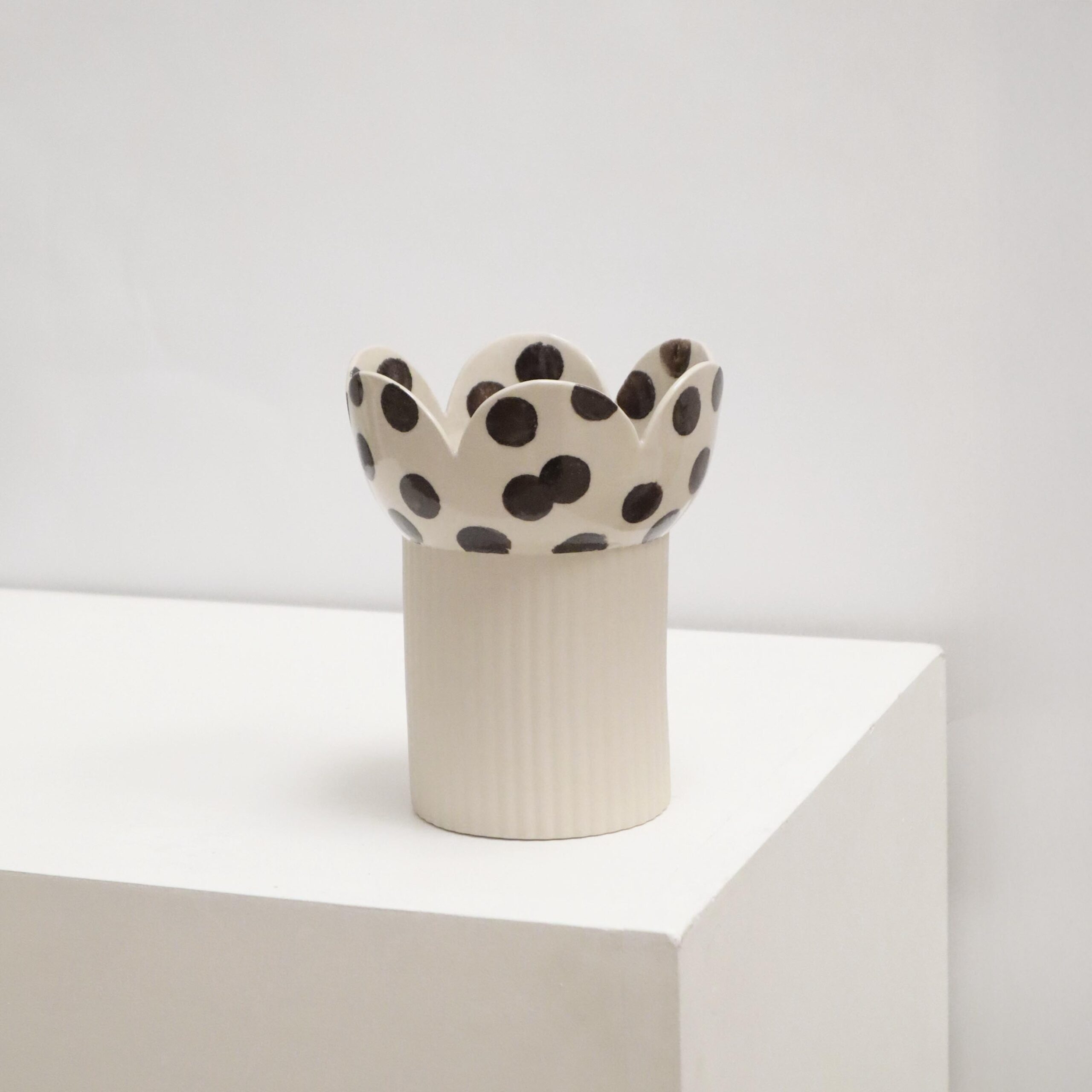 camille-esn-e-vase-tulipe-vase-gr-s-blanc-artisanal image 2