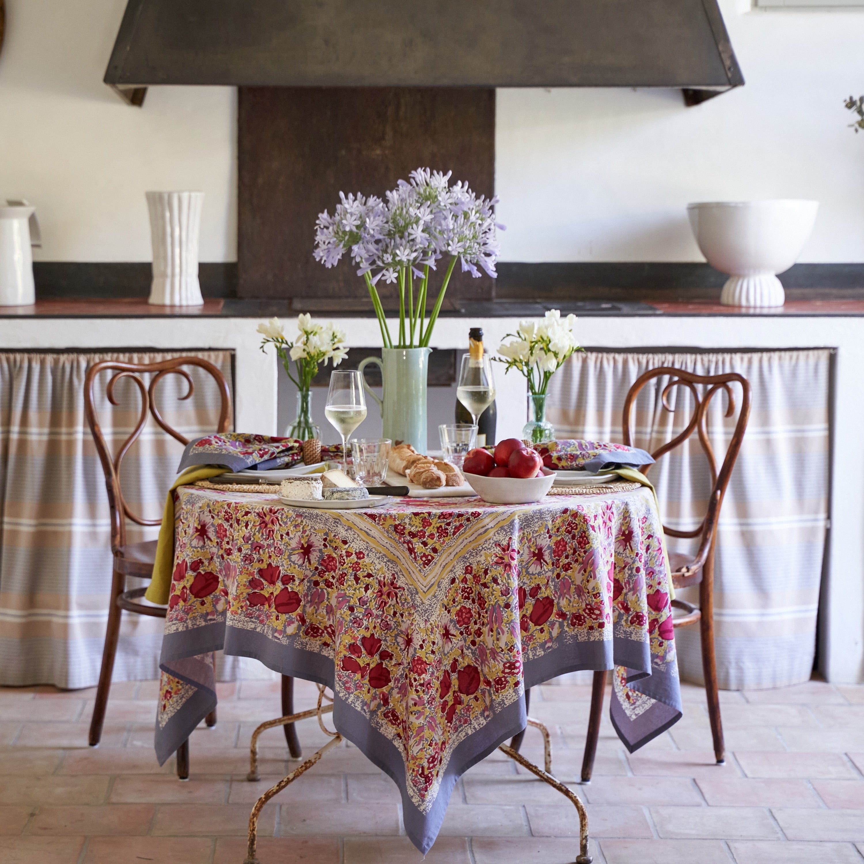 couleur-nature-jardin-nappe-rouge-gris-180x270-cm-6-8-pers image 4