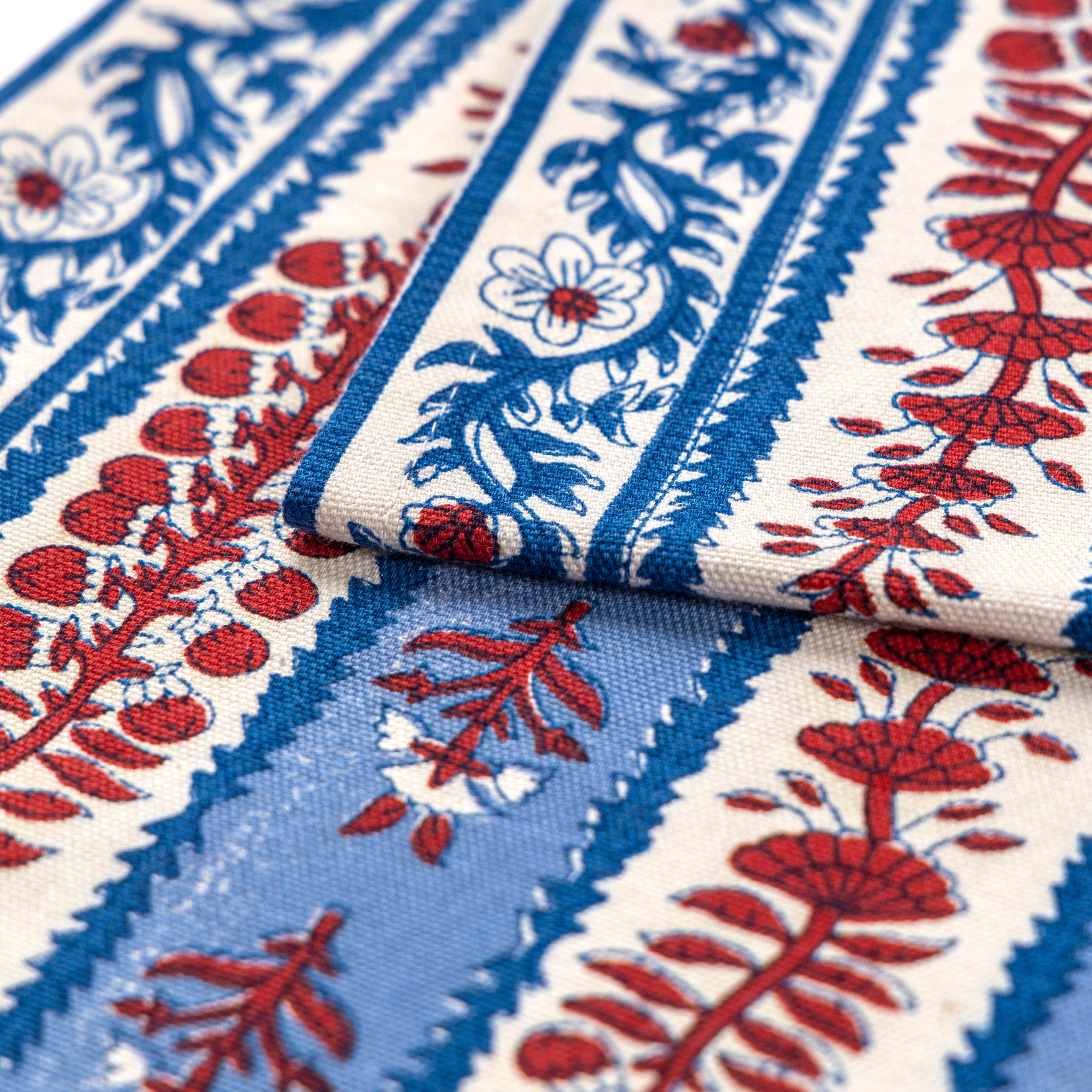 couleur-nature-avignon-chemin-de-table-rouge-et-bleu-coton image 3