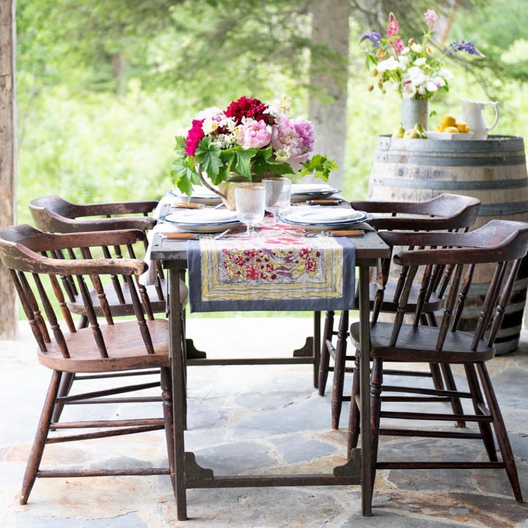 couleur-nature-jardin-chemin-de-table-rouge-gris-40x183-cm image 2