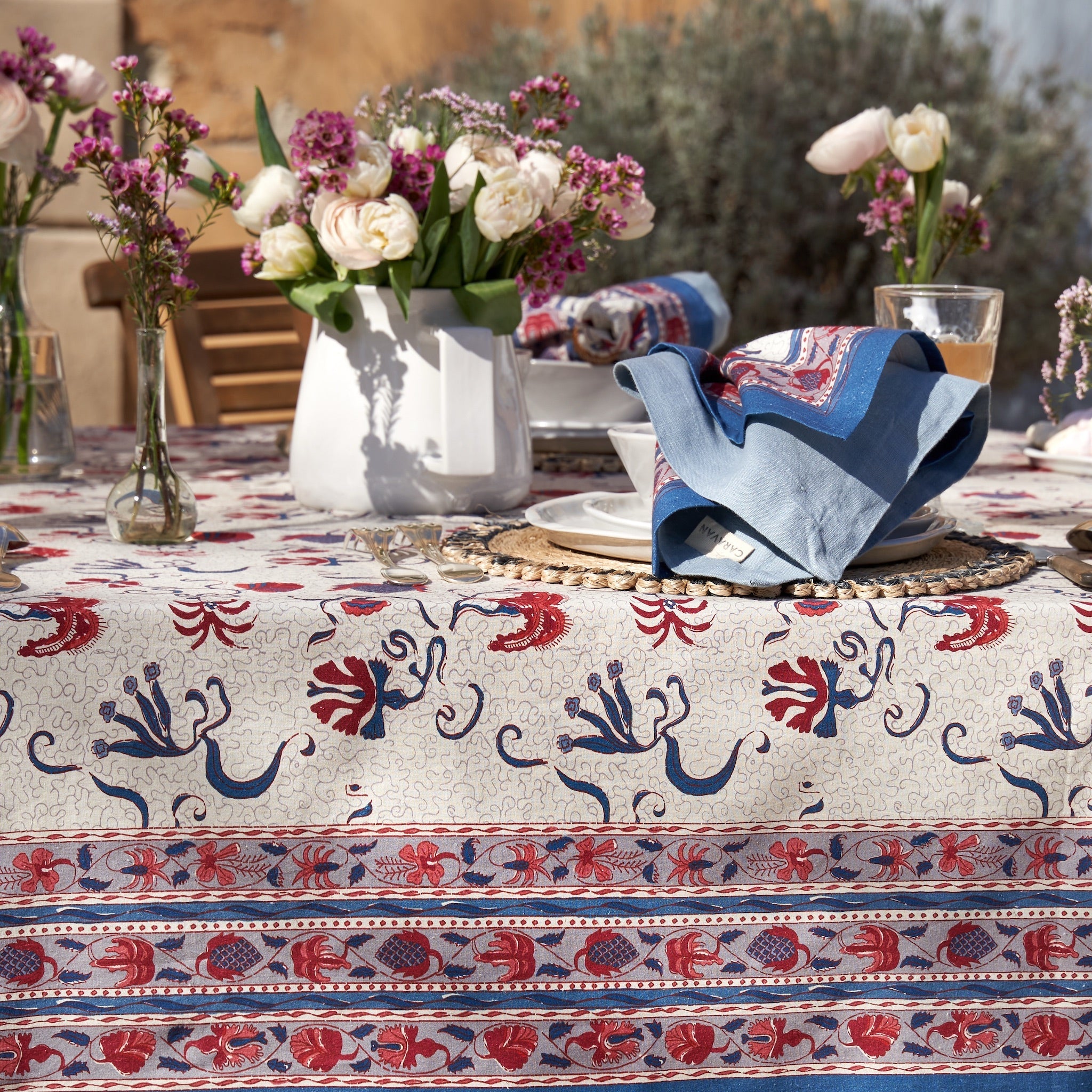 couleur-nature-fleur-des-indes-nappe-coton-bleu-rouge-rectangle image 4