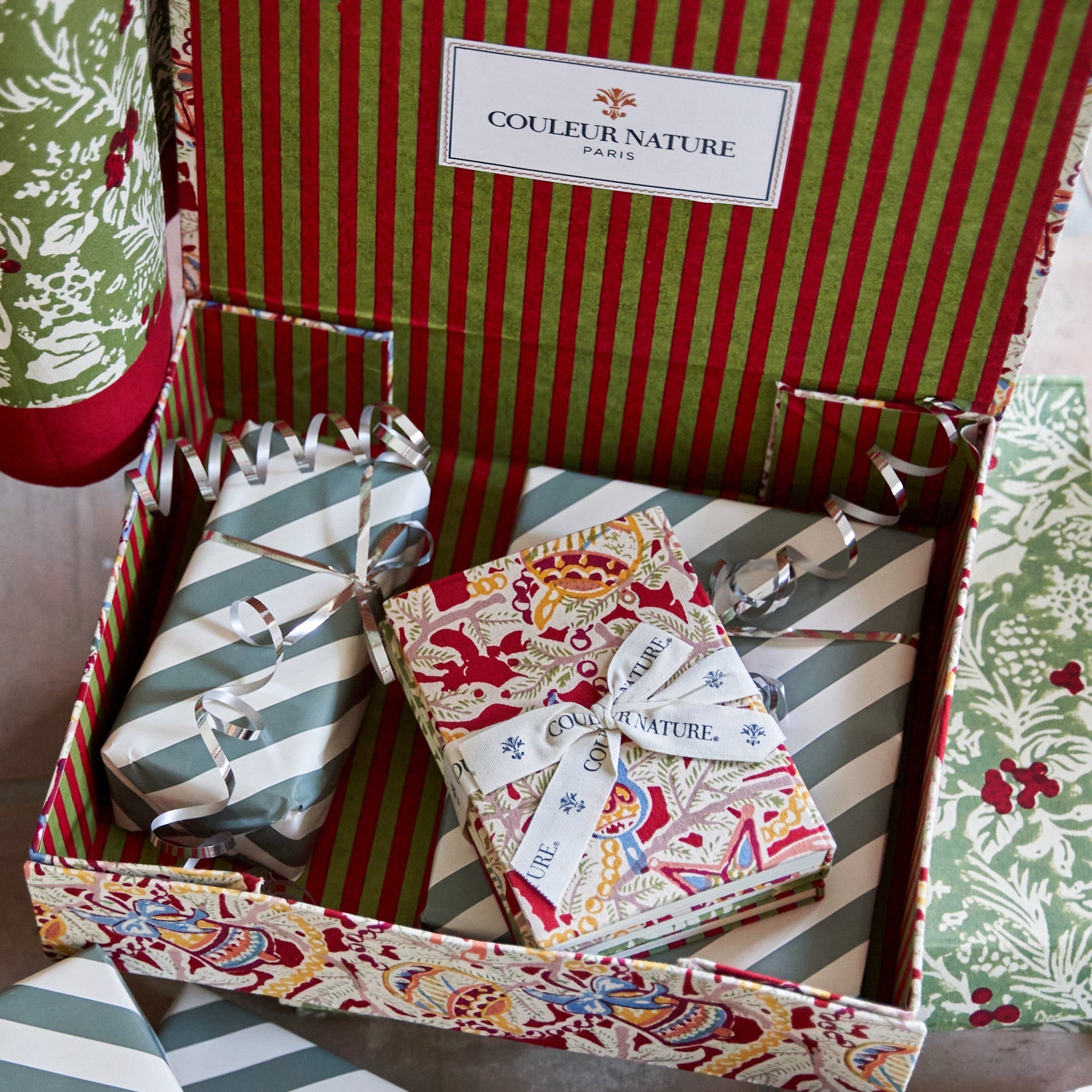 couleur-nature-noel-bo-te-tr-sor-tissu-rouge-vert image 3