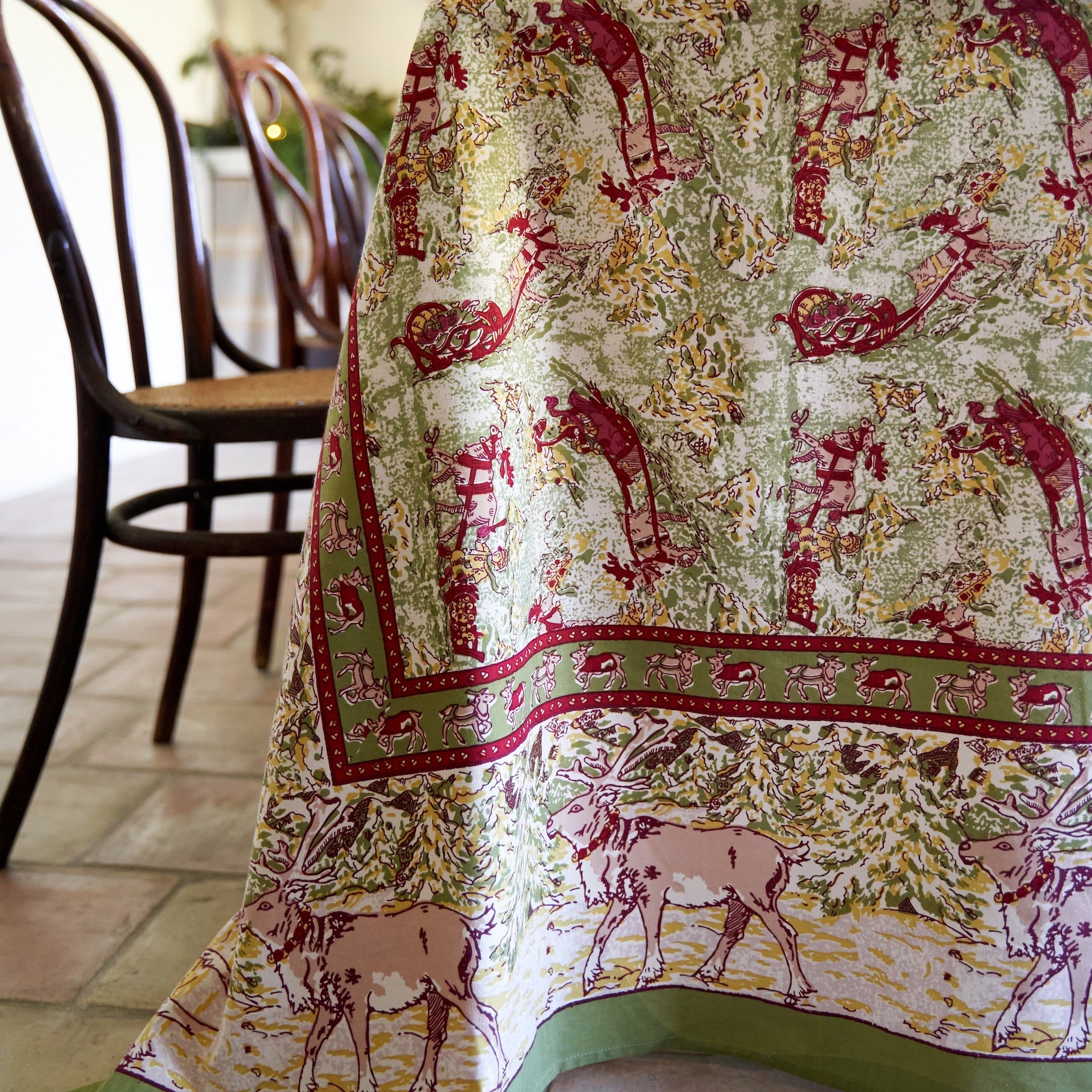 couleur-nature-renne-nappe-no-l-rouge-vert-rectangulaire image 5