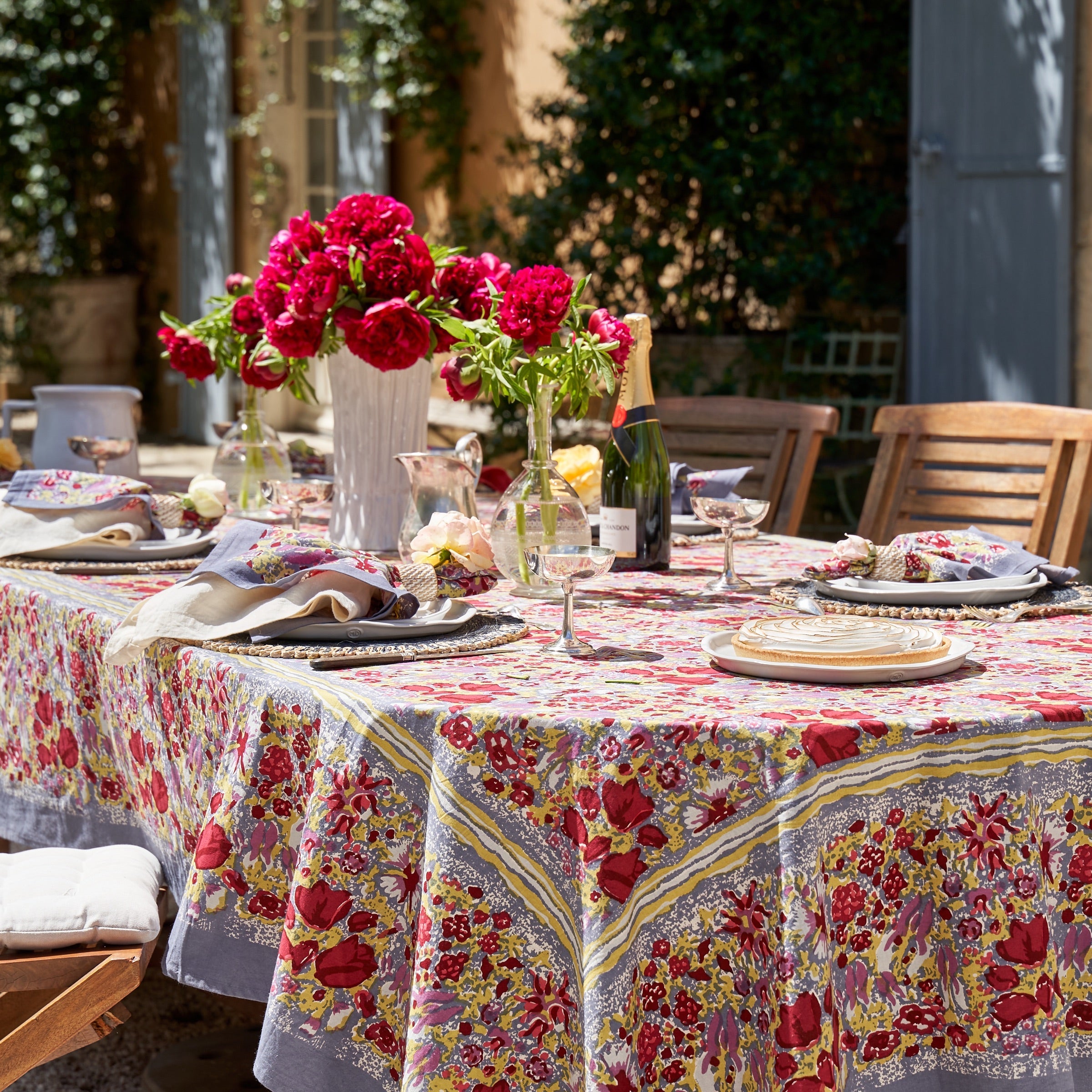 couleur-nature-jardin-nappe-rouge-gris-180x270-cm-6-8-pers image 2