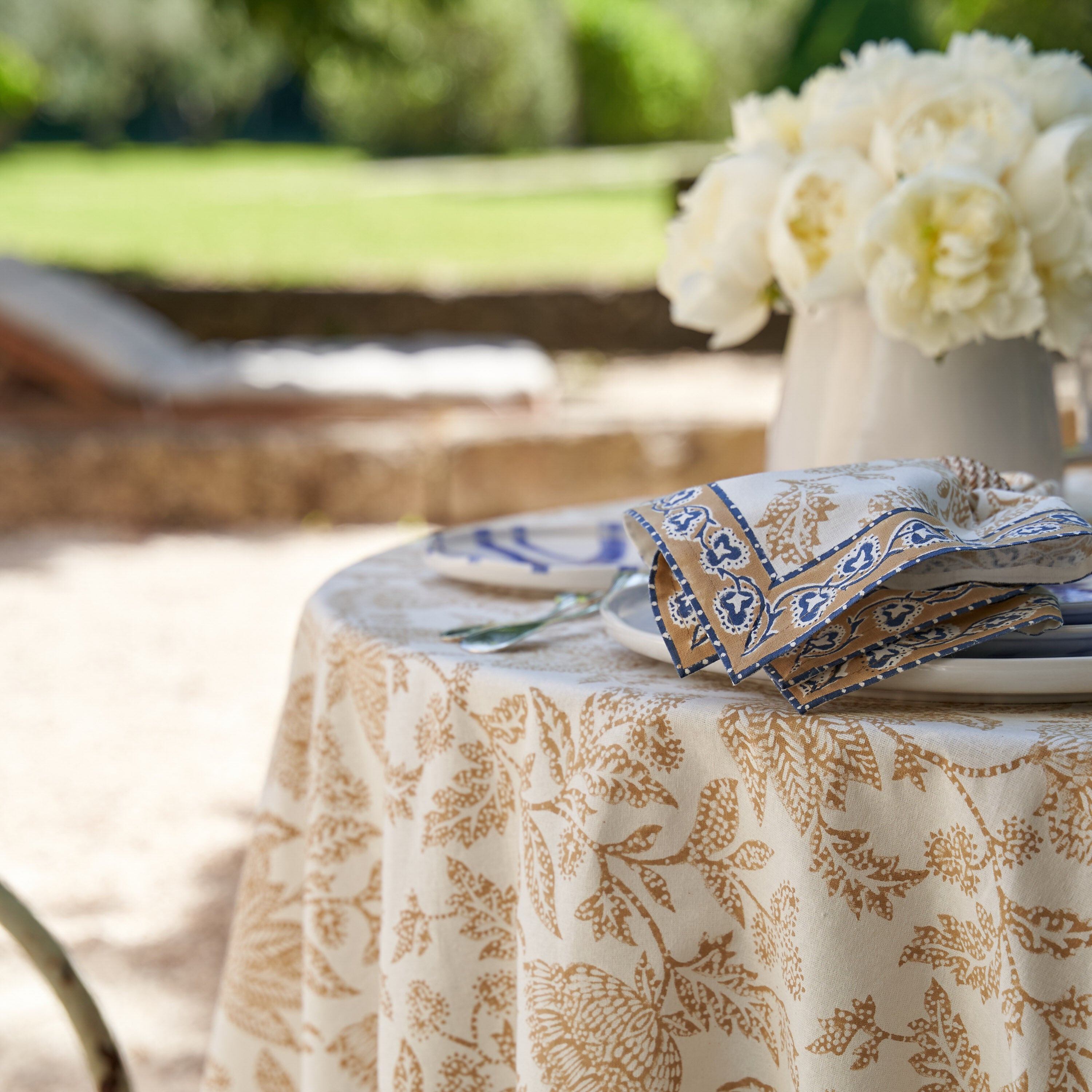 couleur-nature-chloe-nappe-coton-bleue-marron-59x86-fleurie image 4