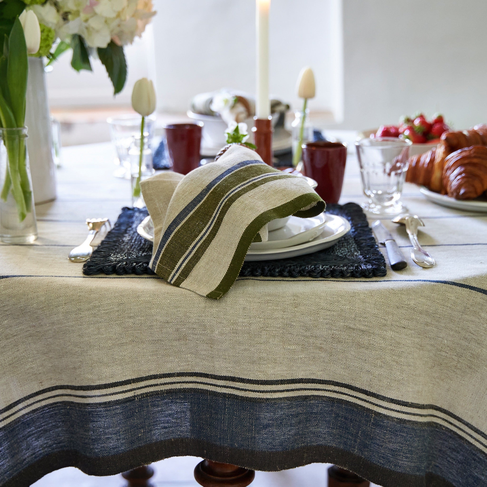 couleur-nature-french-tablecloths-nappe-eze-ivoire-bleu image 3