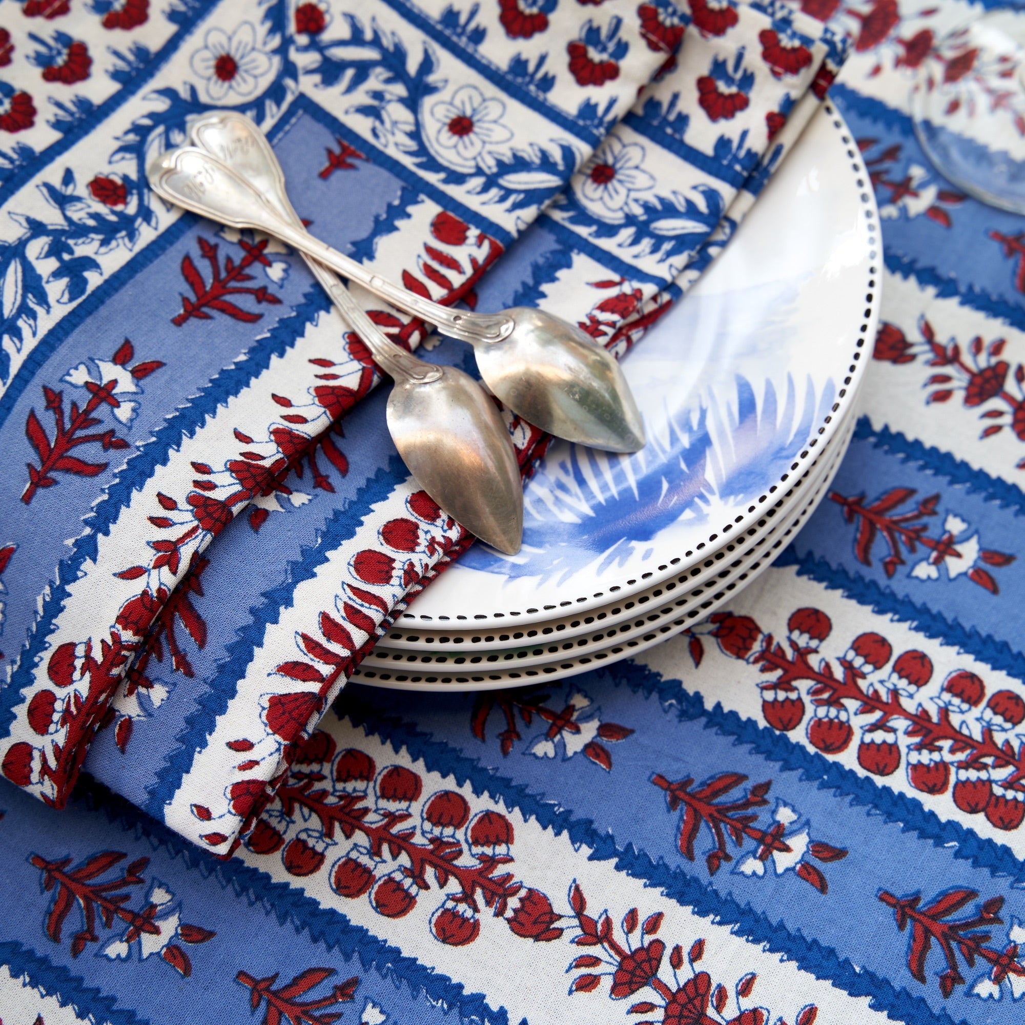 couleur-nature-avignon-serviette-tissu-lot-6-rouge-bleu image 5