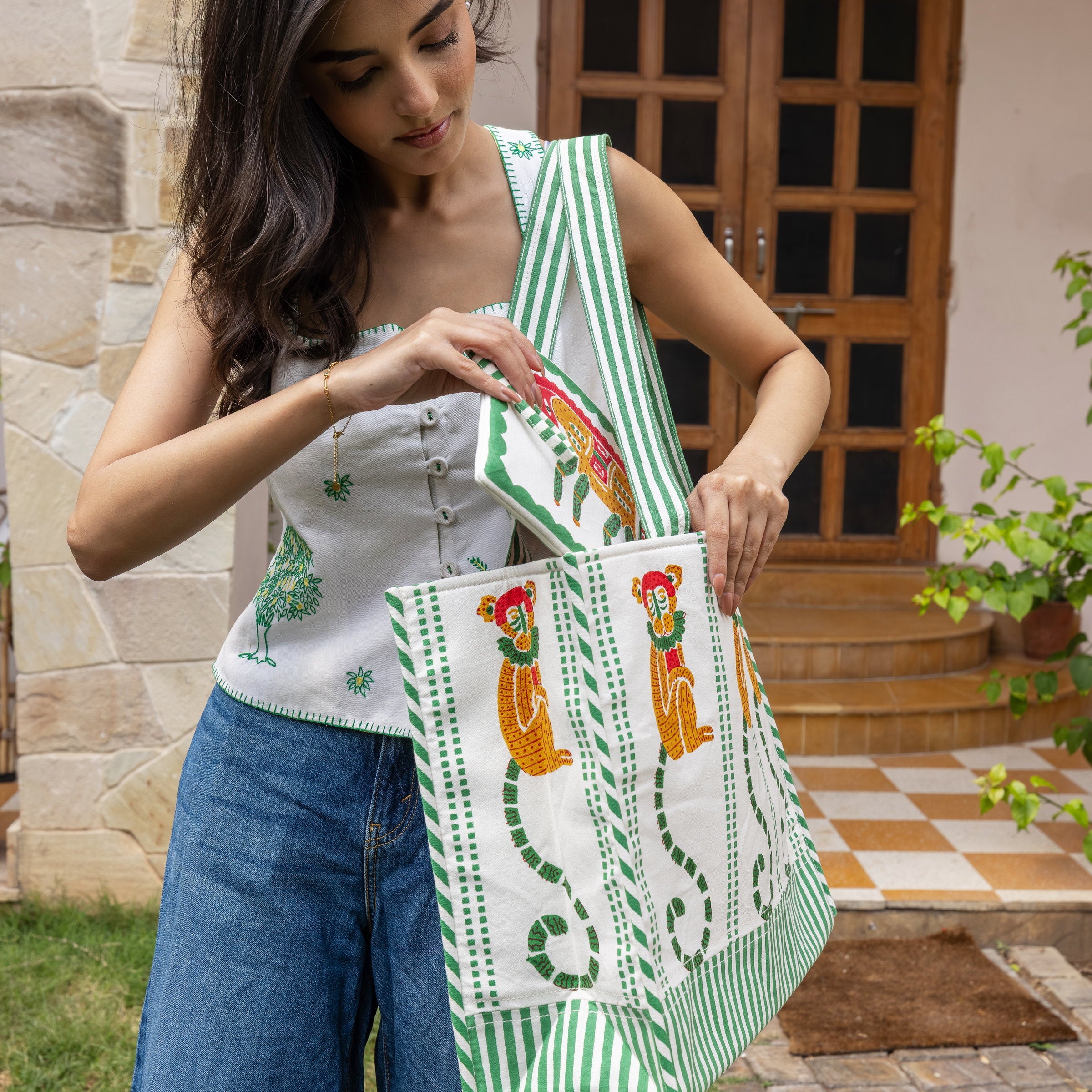 couleur-nature-jeu-de-singes-tote-bag-coton-vert-rouge image 7