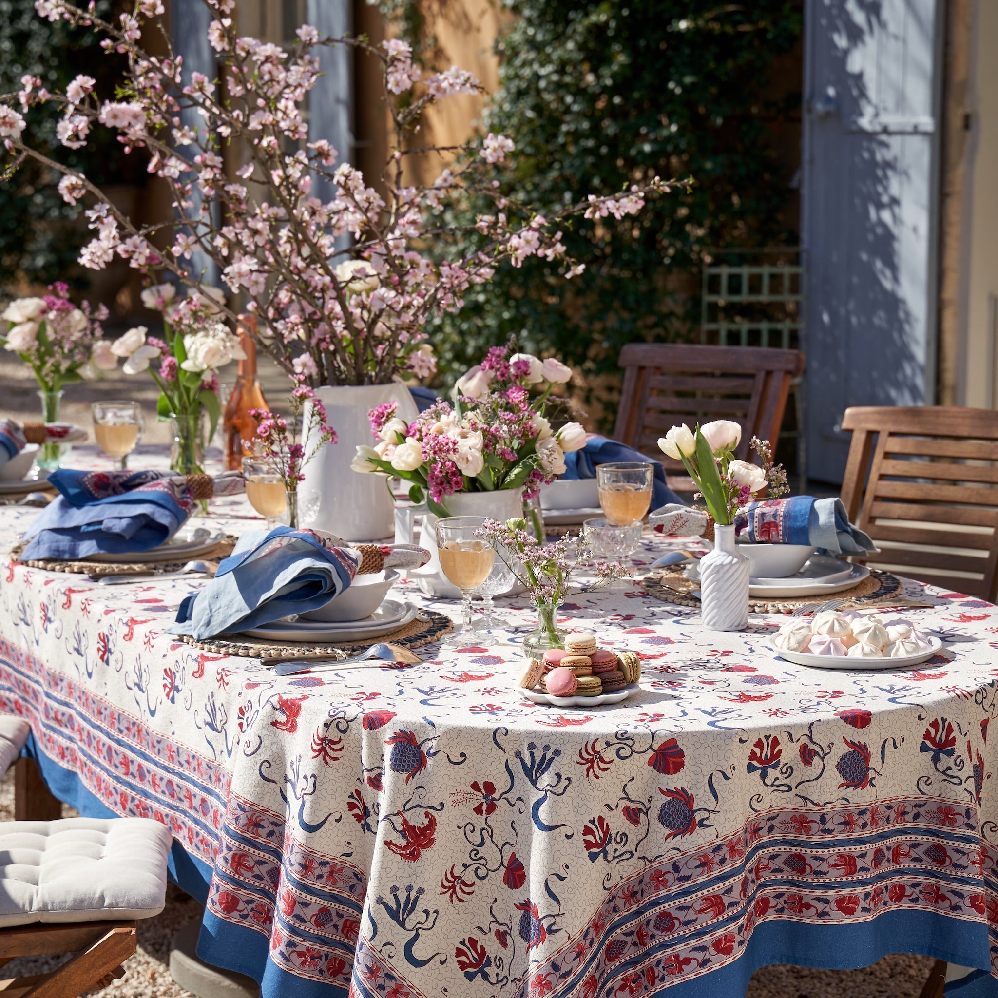 couleur-nature-fleur-des-indes-nappe-coton-bleu-rouge-rectangle image 2