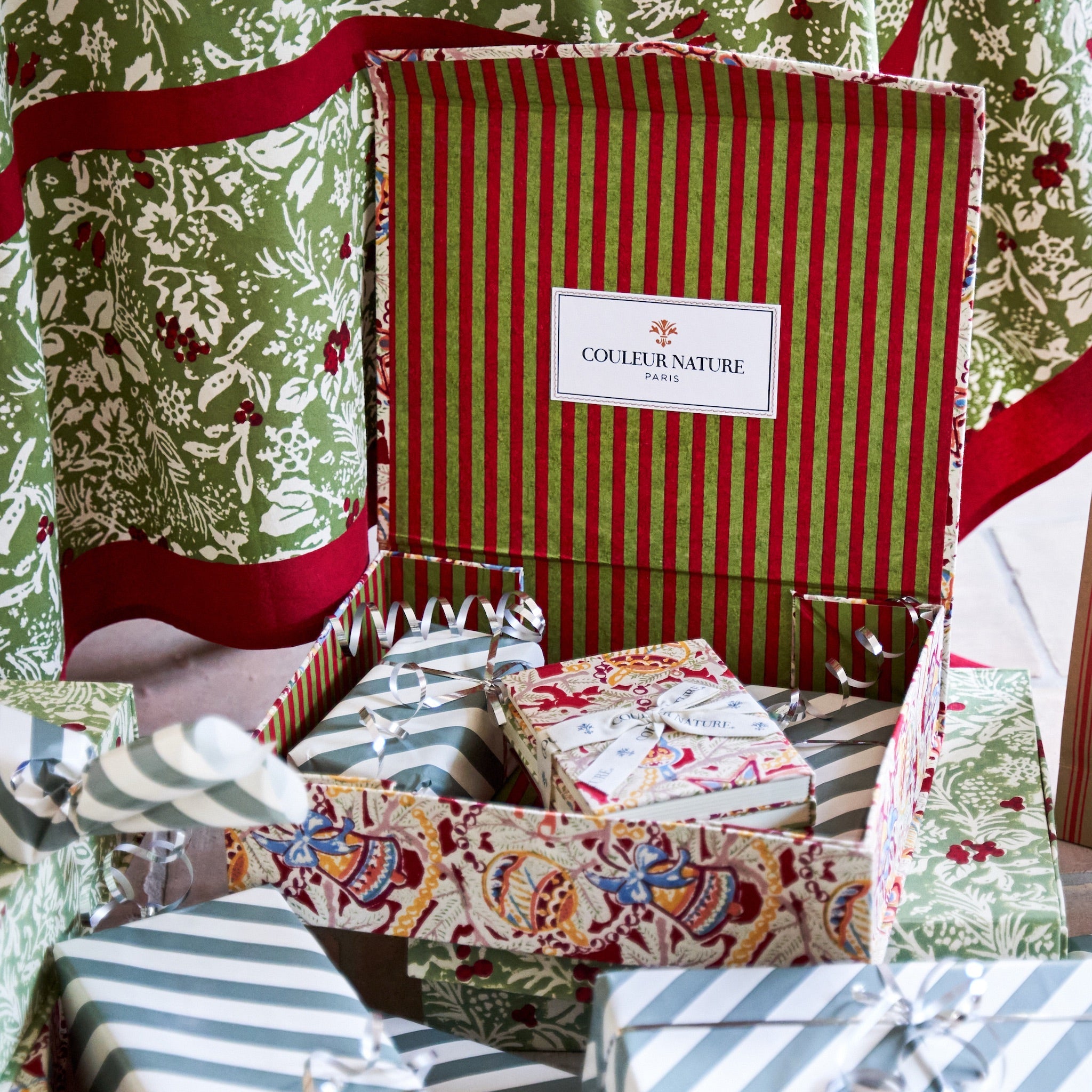 couleur-nature-noel-bo-te-tr-sor-tissu-rouge-vert image 2