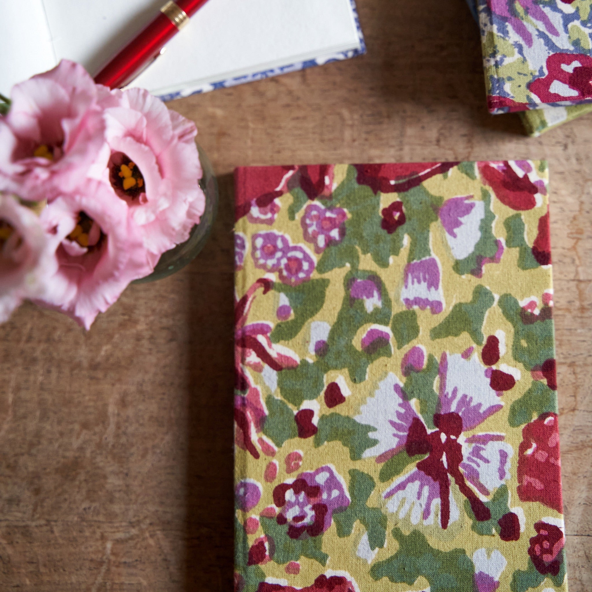 couleur-nature-jardin-carnet-tissu-rouge-vert-13x18-cm image 2