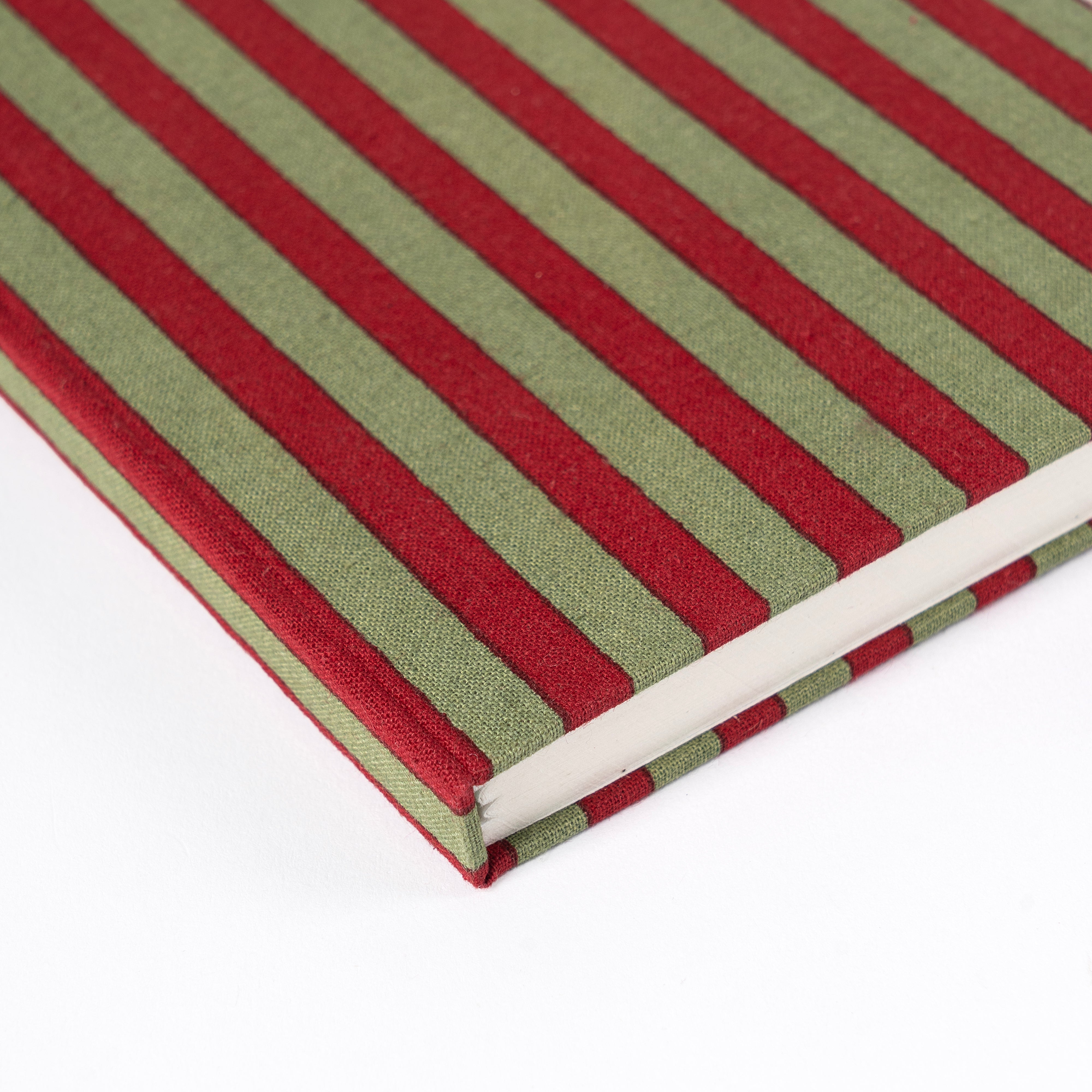 couleur-nature-christmas-stripe-journal-tissu-rouge-vert-5x7 image 2
