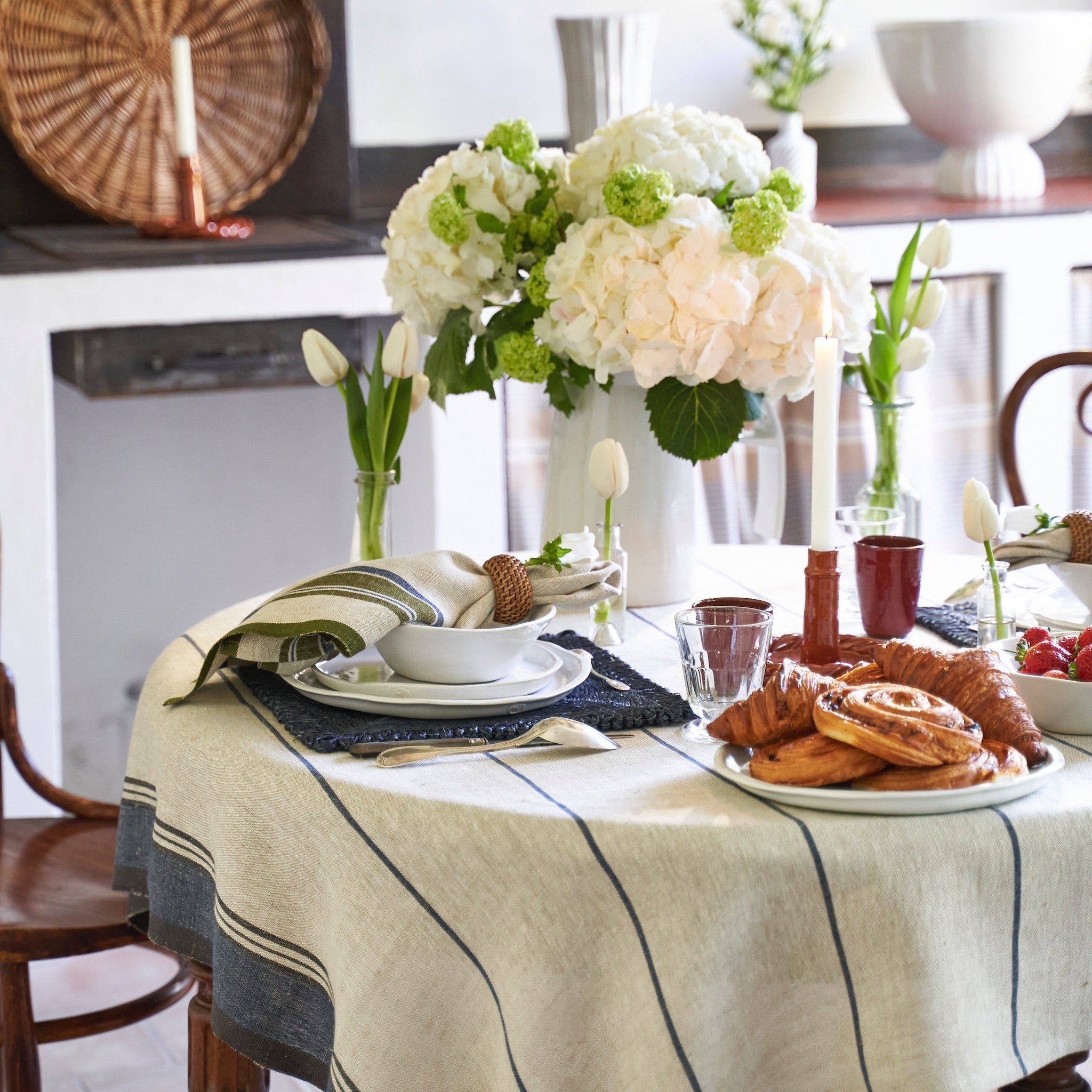 couleur-nature-french-tablecloths-nappe-eze-ivoire-bleu image 2