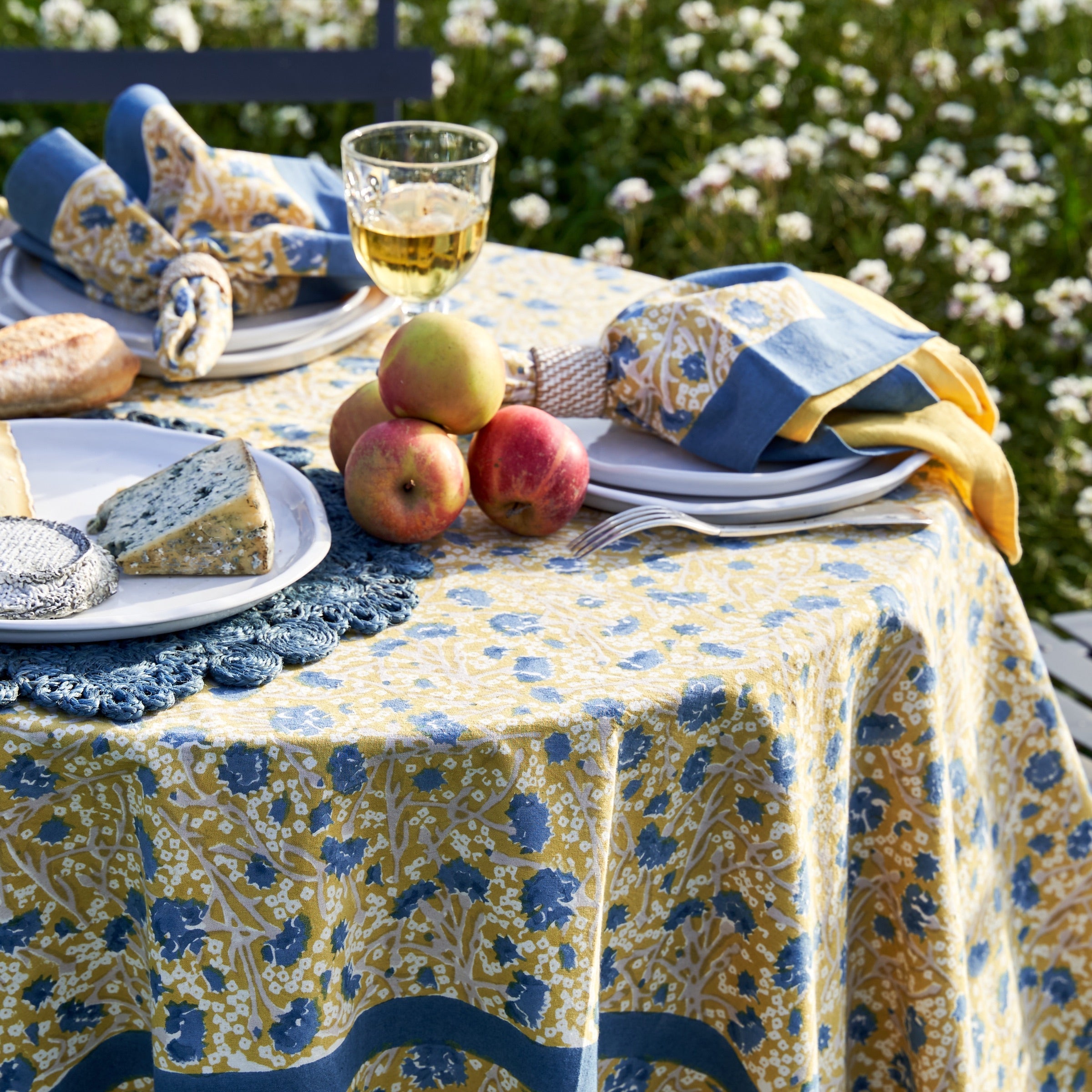 couleur-nature-meadows-nappe-proven-ale-bleu-vert-71x106 image 5